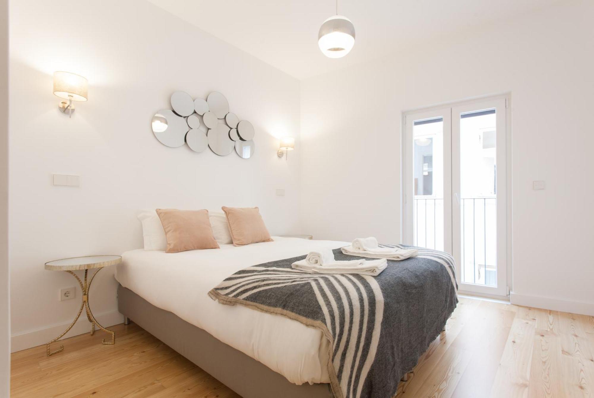 Mouraria Blue Three-Bedroom Apartment W/ Parking - By Lu Holidays リスボン エクステリア 写真