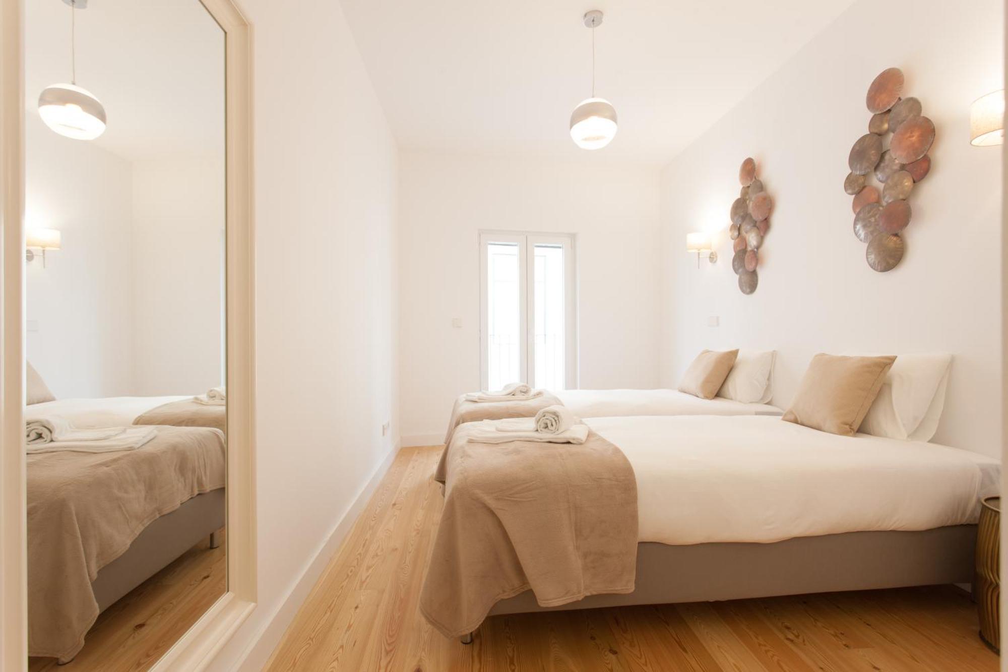 Mouraria Blue Three-Bedroom Apartment W/ Parking - By Lu Holidays リスボン エクステリア 写真