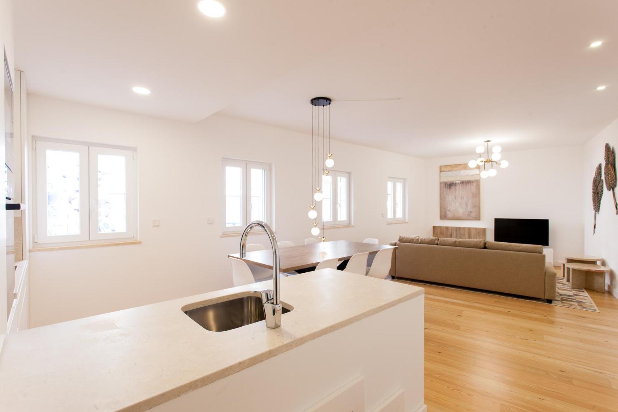 Mouraria Blue Three-Bedroom Apartment W/ Parking - By Lu Holidays リスボン エクステリア 写真