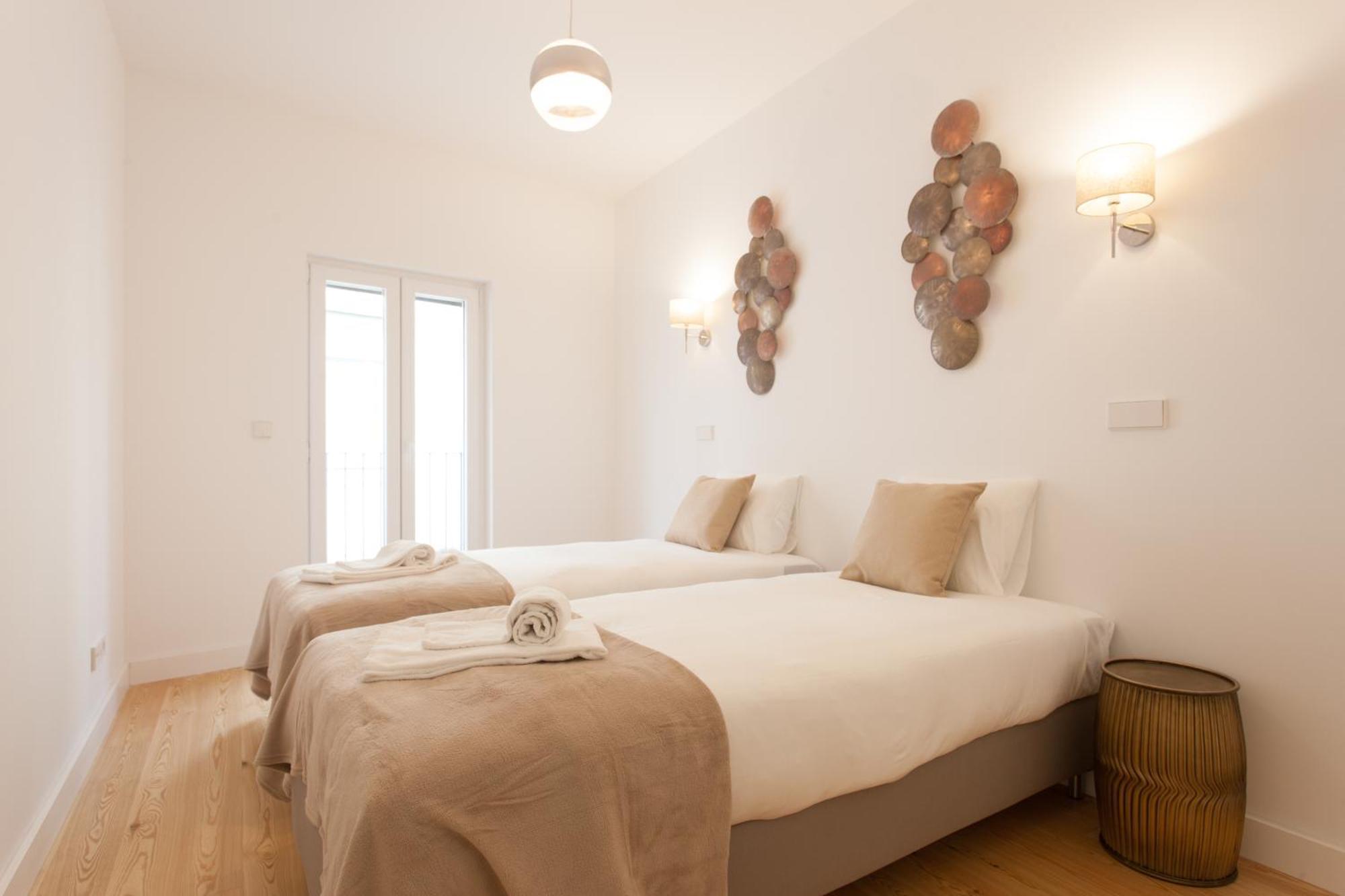 Mouraria Blue Three-Bedroom Apartment W/ Parking - By Lu Holidays リスボン エクステリア 写真