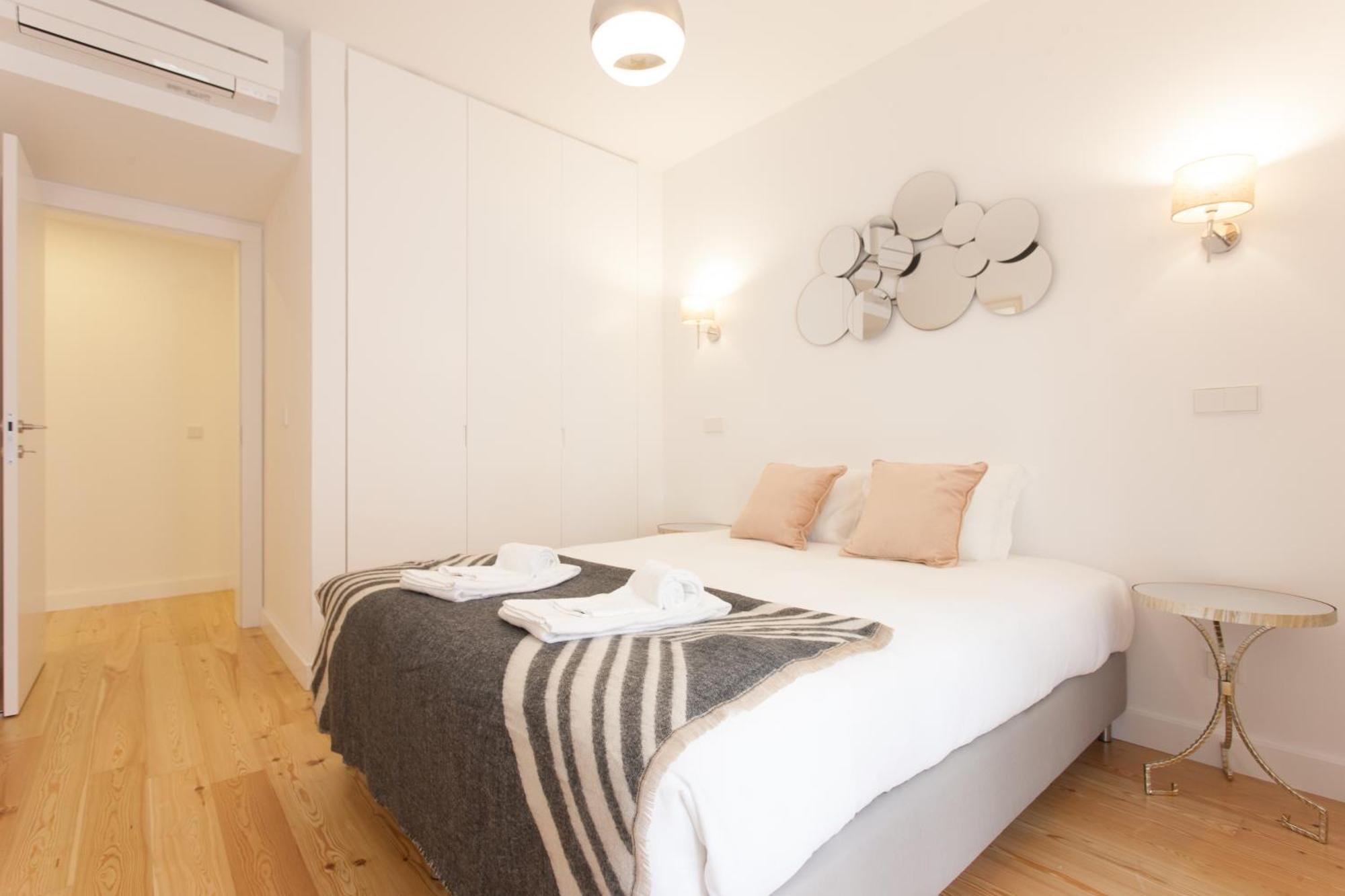 Mouraria Blue Three-Bedroom Apartment W/ Parking - By Lu Holidays リスボン エクステリア 写真