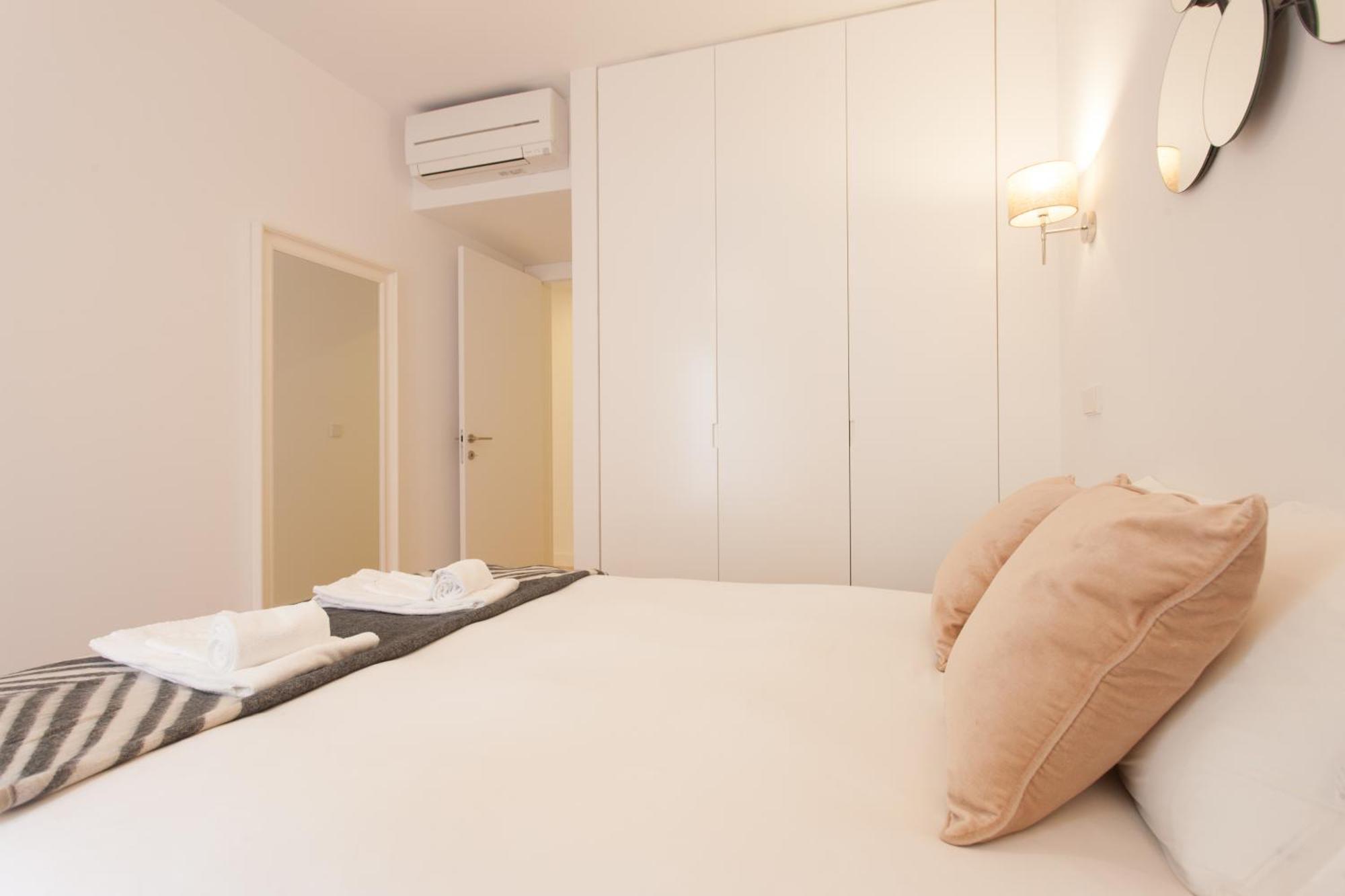 Mouraria Blue Three-Bedroom Apartment W/ Parking - By Lu Holidays リスボン エクステリア 写真